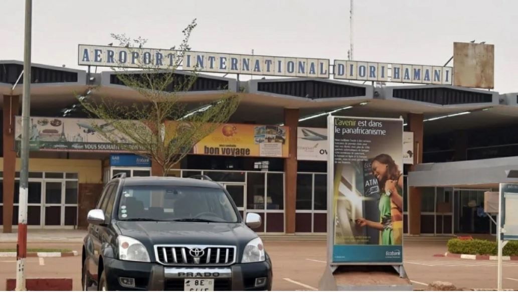 الــــ.قاعده د نایجر پر هوايي ډګر د برید چې په‌کې ۱۳ کسان وژل شوي مسوولیت ومانه
