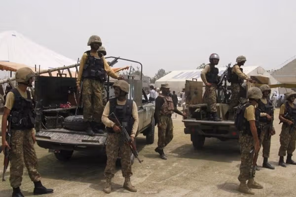 منابع از درگیری شبهنظامیان و ارتش پاکستان در خیبرپختونخوا خبر دادند