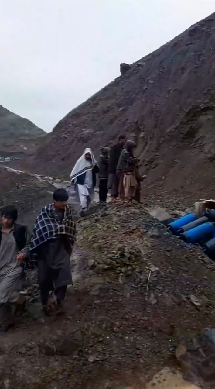 په تخار کې د ځمکې ښویېدو پېښه کې یو کس مړ او ۴ نور ټپیان شوي دي