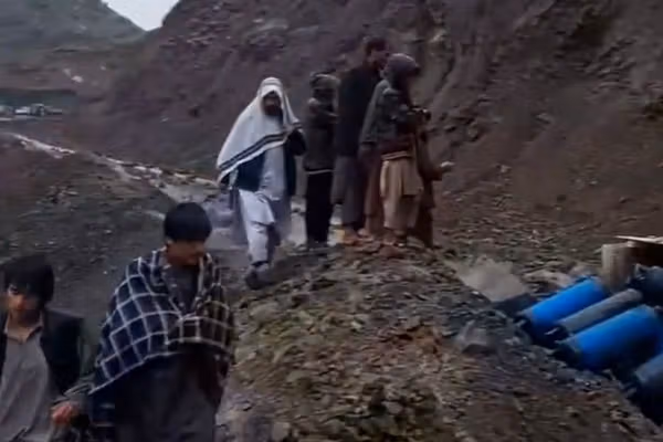 په تخار کې د ځمکې ښویېدو پېښه کې یو کس مړ او ۴ نور ټپیان شوي دي