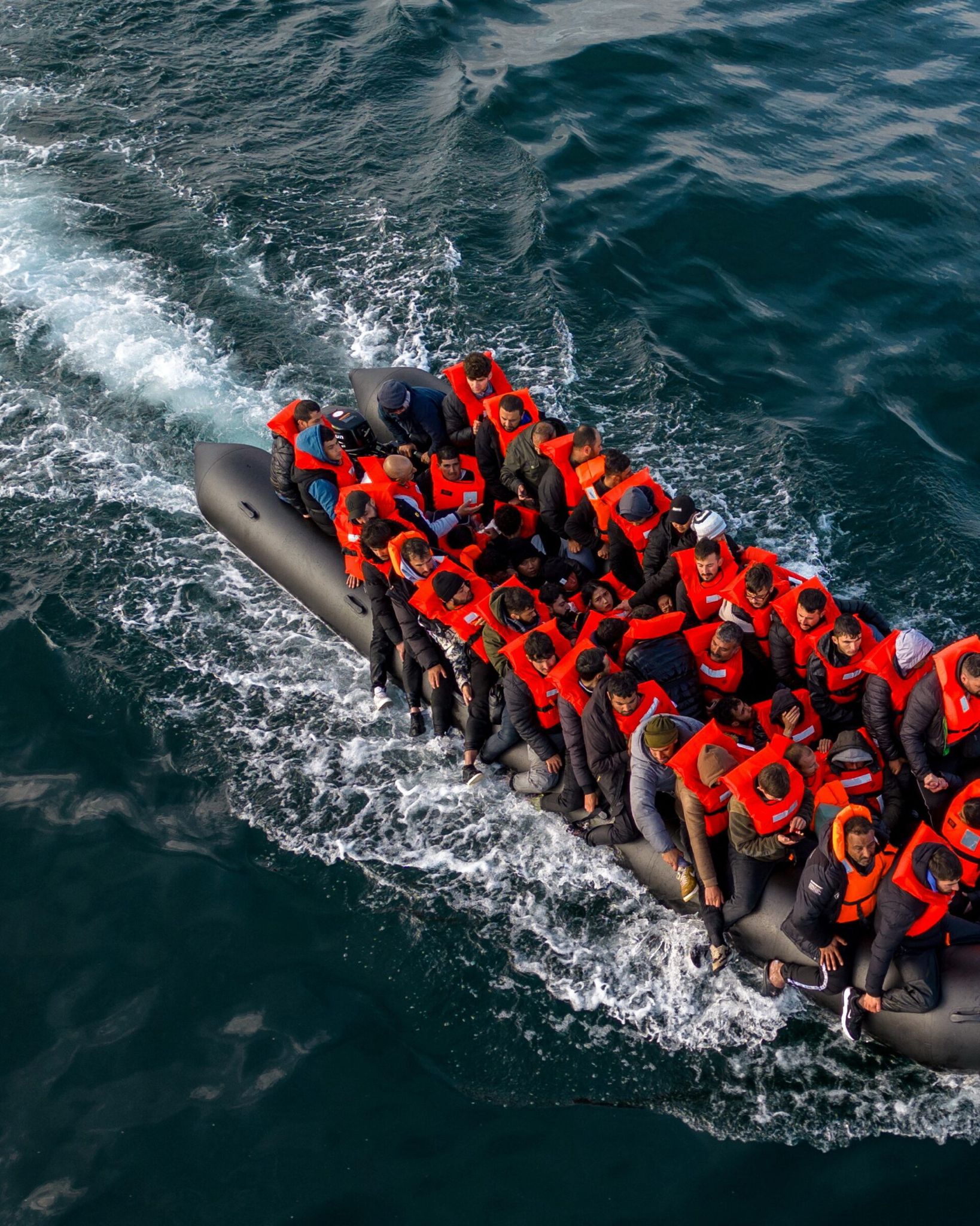 بریتانیا قانون بازداشت پناهجویانی که با قایق وارد این کشور می‌شوند را اجرایی کرد