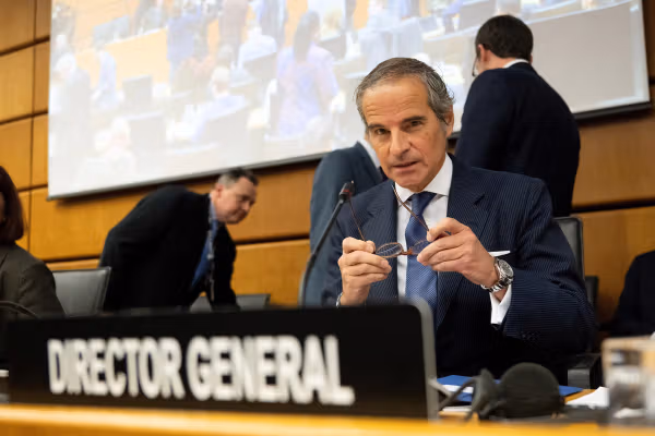 رافایل ګروسي: له هوکړې پرته د ایران پر وړاندې د پوځي ځواک کارولو امکان شته