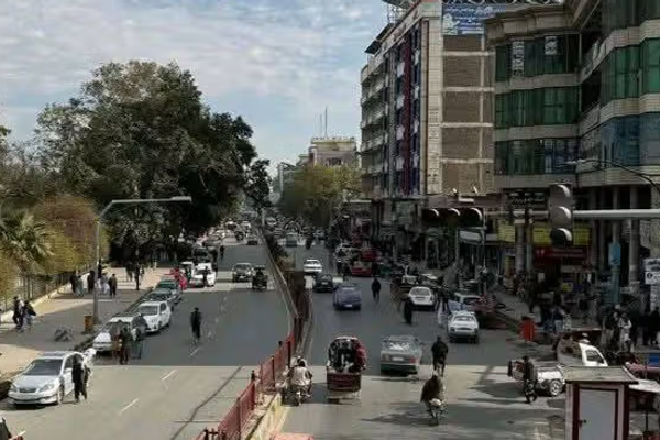 د ننګرهار د تنقیصي افسرانو د ښارګوټي اوسېدونکي وايي عامه ځمکې د نومرو په ډول پلورل کیږي