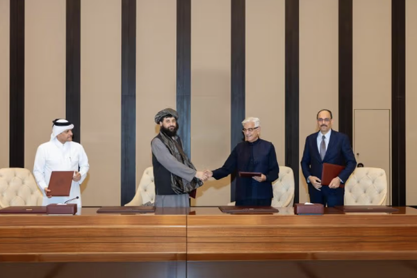 إكسبرس تريبيون: باكستان وطالبان تتجهان بحذر نحو خفض التوتر