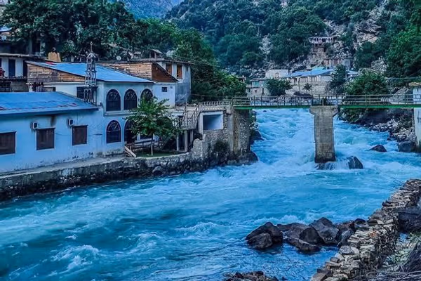 طالبان به گردشگران در نورستان هشدار داد از پخش و شنیدن موسیقی خودداری کنند