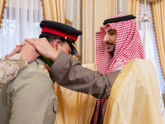 وزیر دفاع عربستان سعودی نشان عالی 'ملک عبدالعزیز' را به فرمانده ارتش پاکستان داد