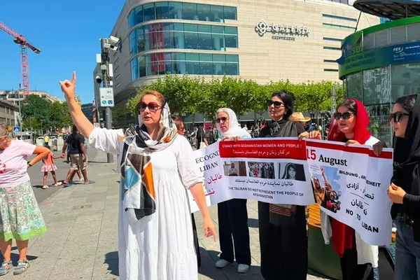 متظاهرون أفغان في ألمانيا يدعون المجتمع الدولي إلى اتخاذ موقف أكثر حزماً تجاه طالبان