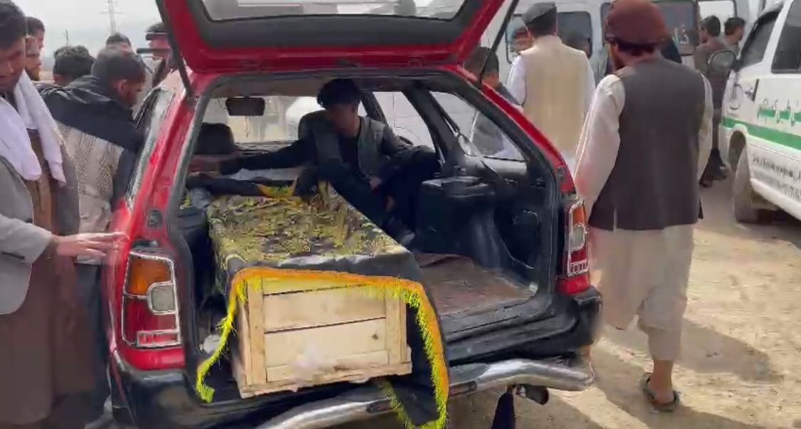 کشتار «در اثر سو تفاهم»؛ گروه طالبان مانع اعتراض خانواده‌های مردان کشته‌شده در مزار شد