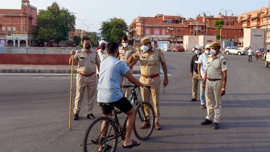 د هند په جېپور کې یو پلار د خپلو کمعمره لوڼو د جنسي ځورونې په تور ونیول شو