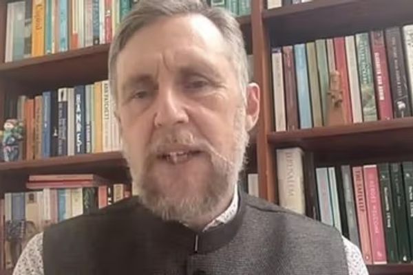 مایکل سمپل: د یوه امریکایي خوشې کول د واشنګټن او طالبانو د نږدې اړیکو نښه نه ګڼل کېږي
