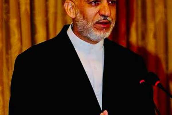 حامد کرزی: د نجونو پر مخ دې ژر تر ژره د ښوونځیو او پوهنتونونو دروازې پرانیستل شي