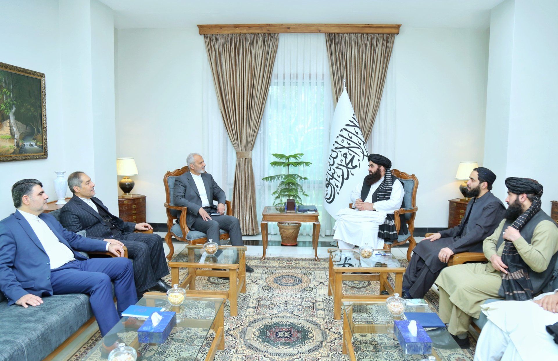 د طالبانو بهرنیو چارو وزیر د ایران له نوي سفیر سره پېژندګلویزه ناسته وکړه
