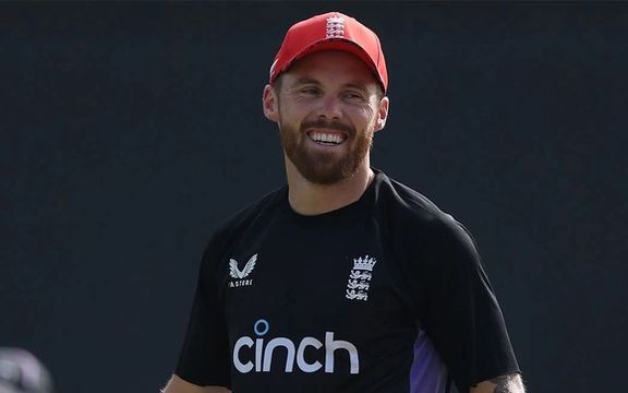 د انګلینډ کرېکټ ملي لوبډلې توپ وهونکی سالټ