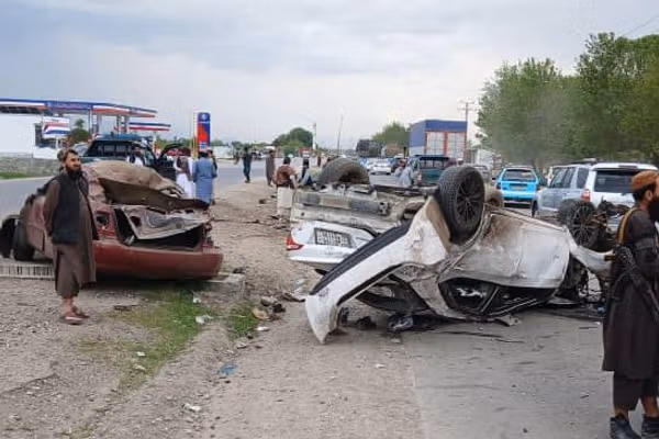 په پروان کې په یوې ټرافیکي پېښه کې یو کس مړ او ۵ نور ټپیان دي