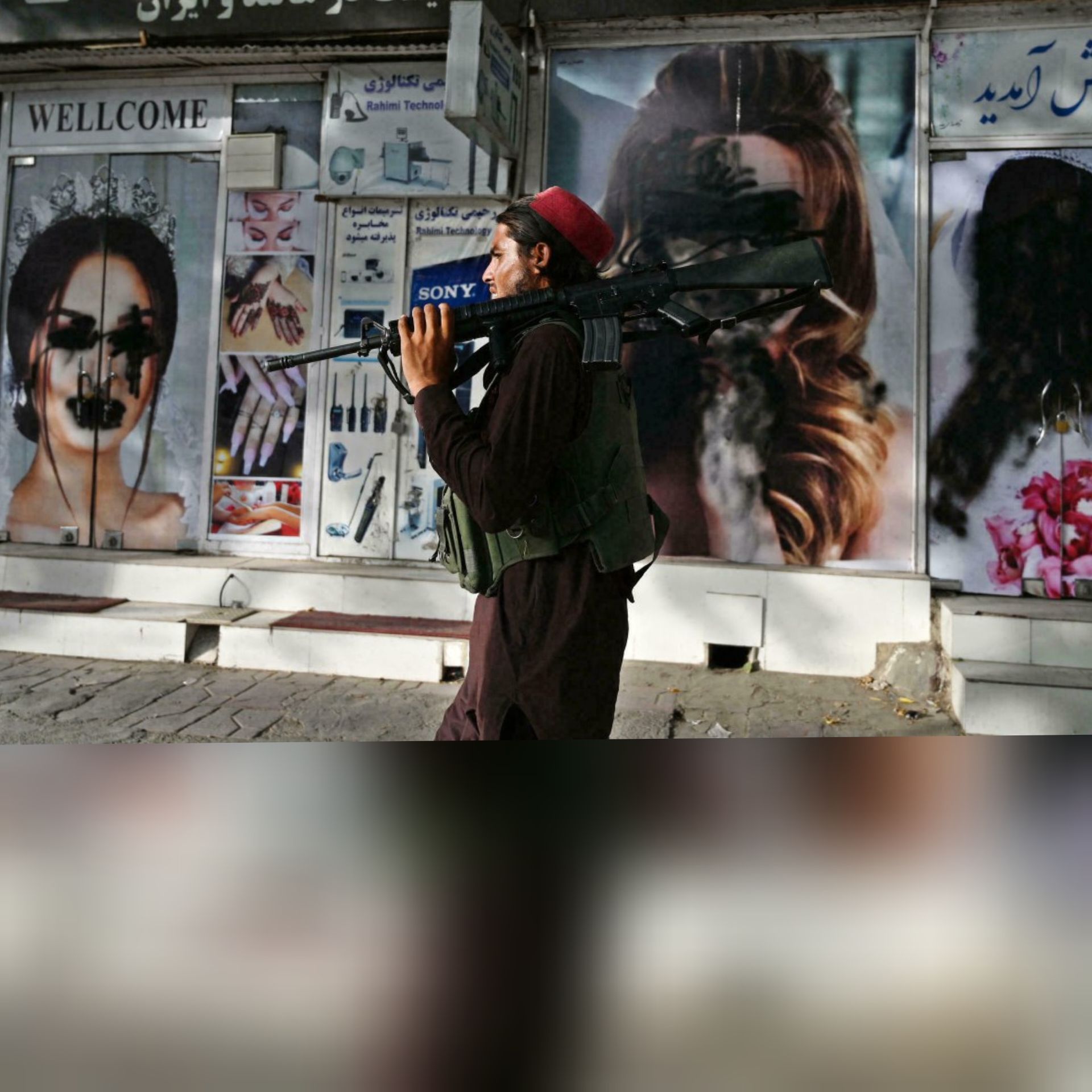 واکنش تند طالب به یک خبرنگار زن: " کار زنان در بیرون از خانه، تن‌فروشی است"