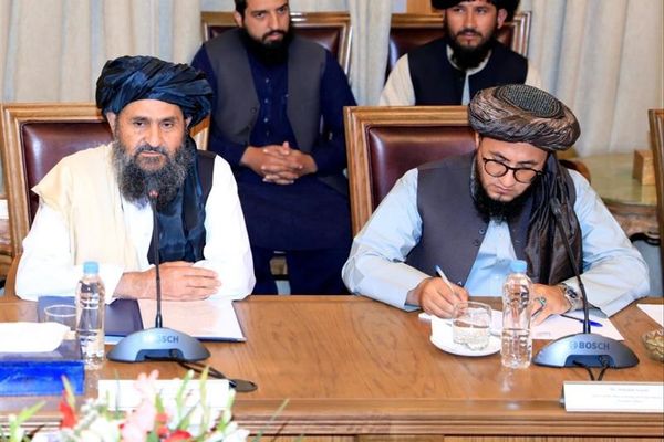 رئیس دفتر ملا برادر دست داشتن در فساد در قرارداد مواد سوختی را رد کرد