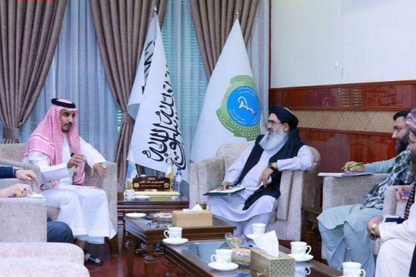 طالبان وايي، روغتیايي خدمتونه باید له سیاست جلا وي