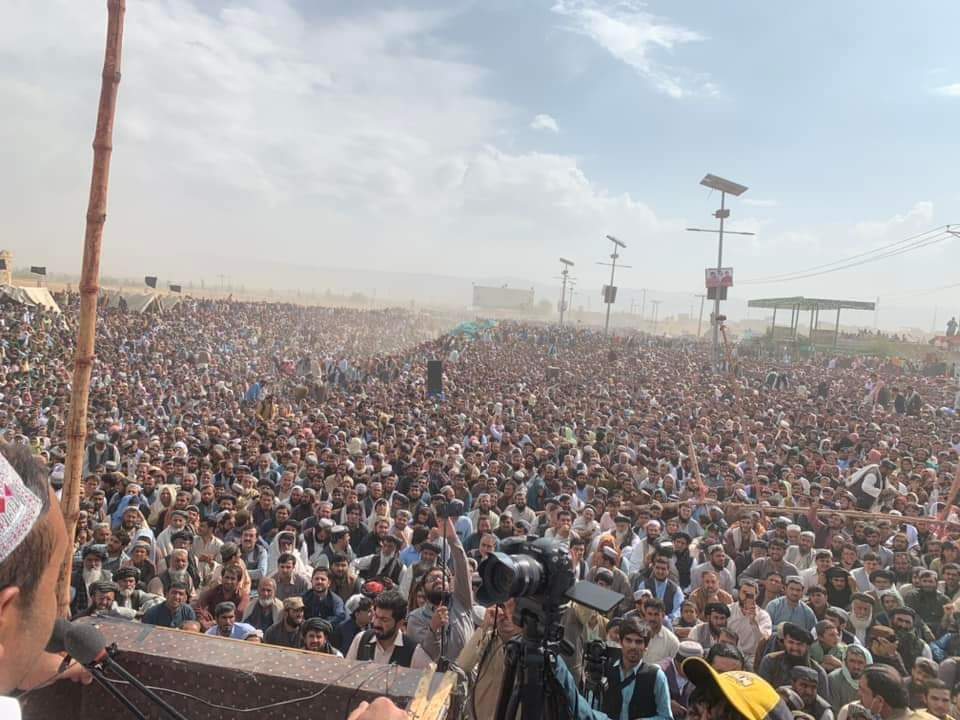 محمودخان اچکزی: به افغان‌هایی که سالیان دراز در پاکستان زیسته‌اند شناسنامه داده شود