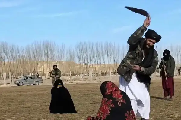 تازه رپوټ: طالبانو په څلورو کلونو کې نږدې ۳ زره کسان په عام محضر کې په دُرو وهلي