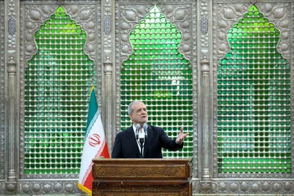 د ایران ولسمشر: ټول ګاونډي هېوادونه زموږ وروڼه او خپلوان دي