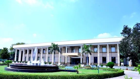 روزنامه هندی: حکومت مودی احتمالا سرپرستی سفارت افغانستان در دهلی را به طالبان می‌سپارد