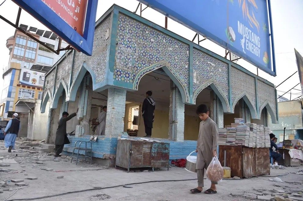 طالبانو په بلخ کې د بيهقي کتابپلورنځي تاریخي ودانۍ ونړوله