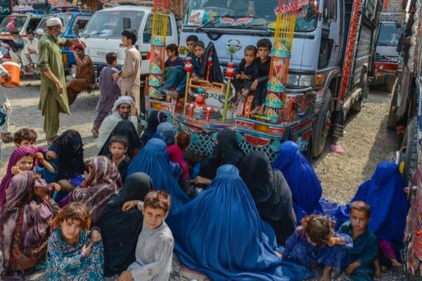 تېره ورځ له ایران او پاکستان څخه له دوو زرو ډېر افغان کډوال بېرته هېواد ته ستانه شوي دي