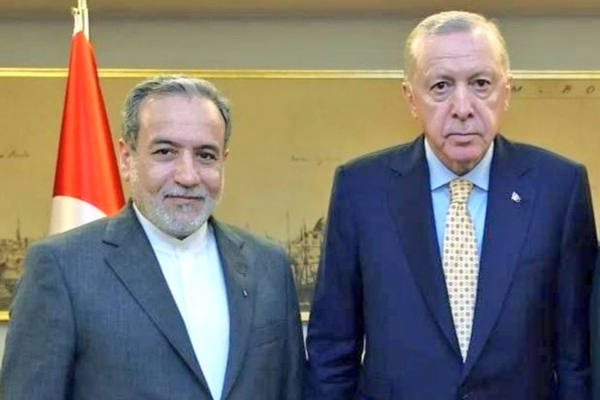 عباس عراقچي د ترکیې له ولسمشر سره د اړیکو پر لا پیاوړتیا او سیمهییزې ډېپلوماسۍ خبرې کړي