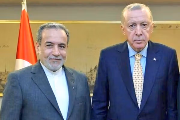 عباس عراقچي د ترکیې له ولسمشر سره د اړیکو پر لا پیاوړتیا او سیمهییزې ډېپلوماسۍ خبرې کړي