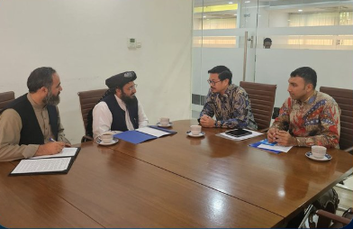  اندونیزیا کې د طالبانو سفیر ددغه هېواد د بهرنیو چارو له یوه لوړ پوړي استازي سره وکتل