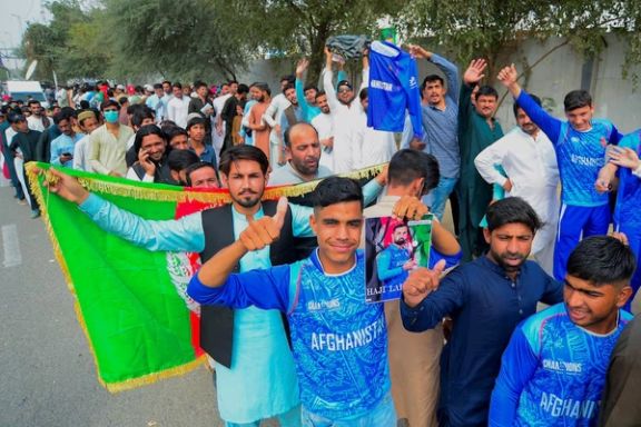 افغان کډوالو له پاکستان څخه د اېستلو له وېرې سربېره د خپلې لوبډلې پر لوبې خوښي وښوده