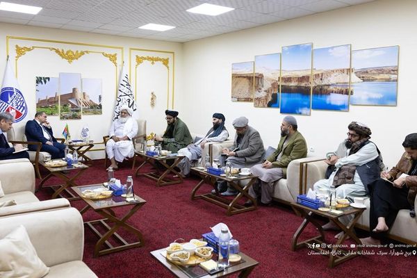 اذربایجان طالبانو ته په یوه نړیوال کنفرانس کې د ګډون بلنه ور کړې