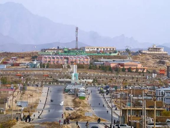 طالبان به دکانداران دایکندی: اگر پرچم ما را نصب نکنید، دکانهای تان بسته خواهد شد