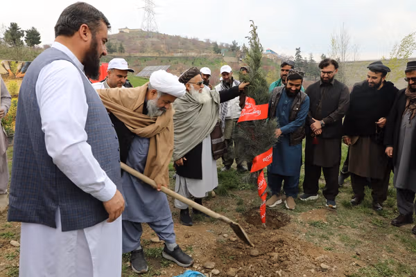 طالبان: د افغانستان چاپېریال د تپل شویو جګړو او اقلیمي بدلون له امله ډیر زیانمن شوی