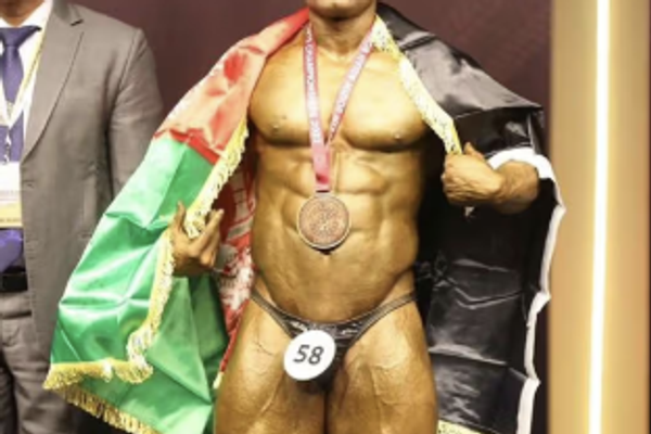 طالبان تعتقل بطل كمال الأجسام الأفغاني بسبب تقصير لحيته