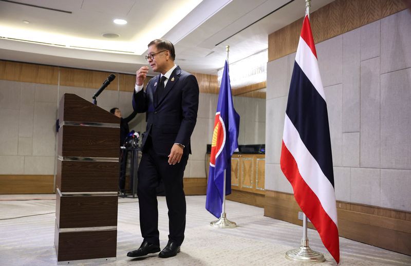 د ټایلنډ او کمبودیا چارواکو د اوربند په اړه سره خبرې کړې دي