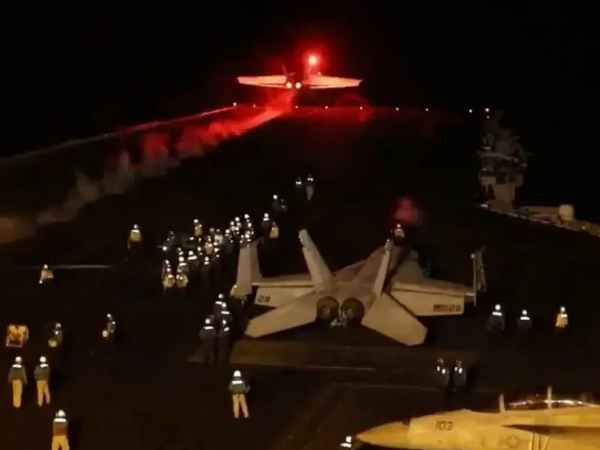 امریکا و بریتانیا با حمایت شش کشور به تاسیسات نظامی حوثی‌ها در یمن حمله کردند