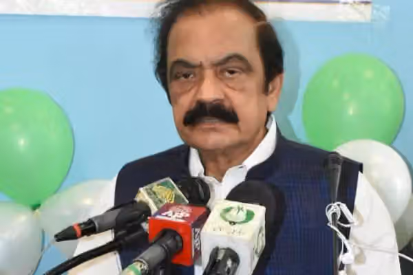 مشاور شهباز شریف: شبهنظامیان آموزشدیده از افغانستان وارد پاکستان میشوند