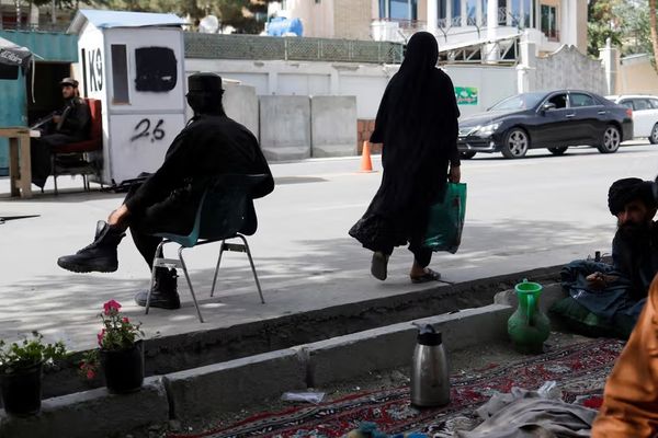 طالبان ادعا کوي چې تېر کال يې ۲۹۷ مېرمنې له کورني بند او ظلم څخه ژغورلي دي