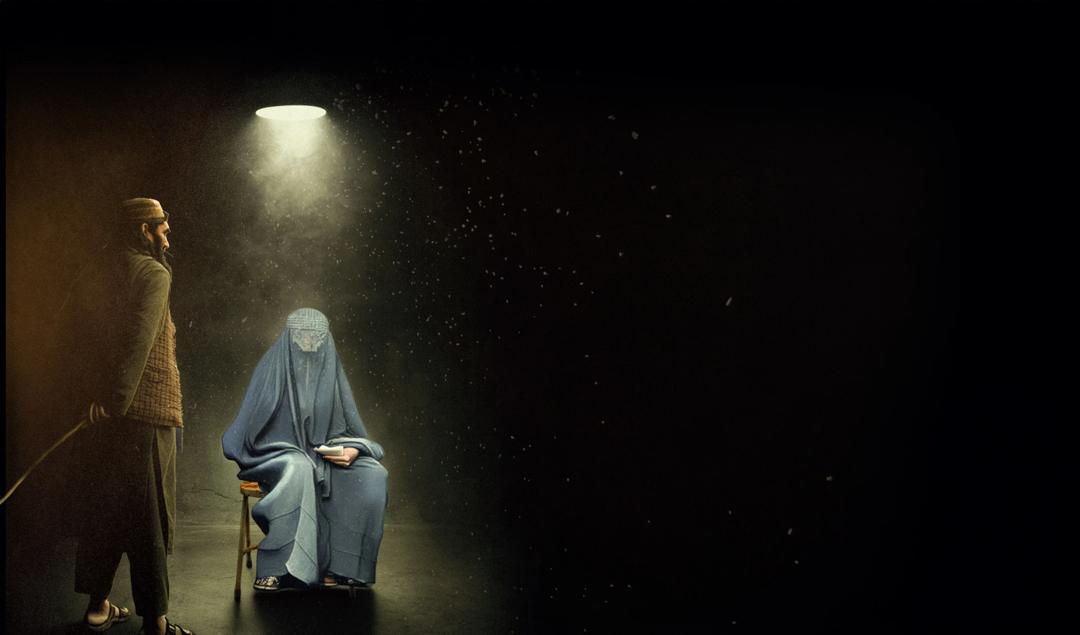 د طالبانو له زندانه تر کړاوه ډک مزل؛ خوشې شوې افغان مېرمنې د ټولنیز قضاوت له امله کړېږي