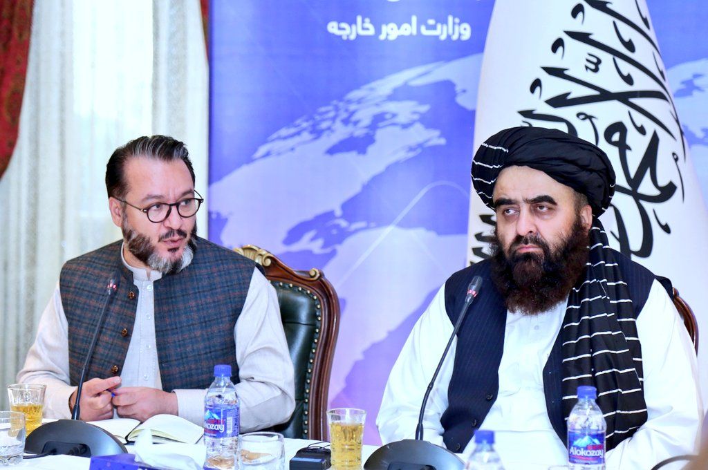 ممنوعیت آموزش دختران؛ وزیر خارجه طالبان می‌گوید علم مانند غذا برای انسان ضروری است