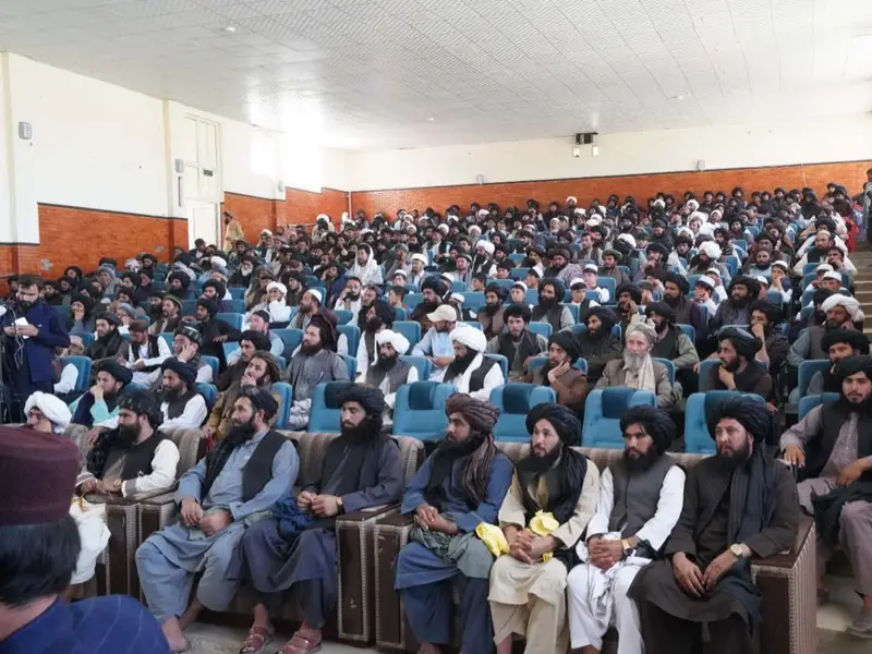 سراج الدین حقاني په دایکنډي کې: ستاسو غوښتنې به د طالبانو له مشرتابه سره شریکې کړم