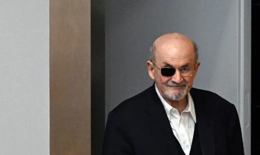 هند ممنوعیت ۳۶ ساله بر رمان «آیات شیطانی» سلمان رشدی را لغو کرد