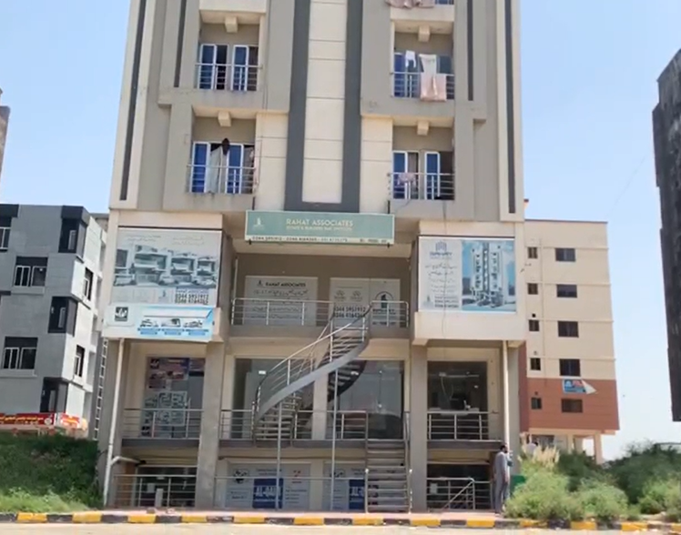 یک دختر جوان افغان در پاکستان خودکشی کرد