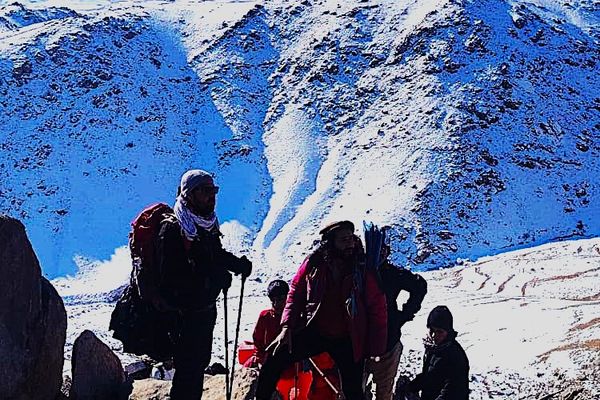 صعود کوهنوردان غزنی به کوههای ۳۱۰۰ متری قیاغ ولسوالی جغتو