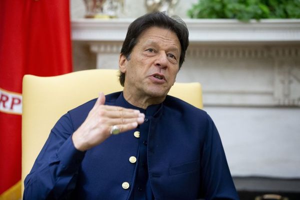عمران خان: په دې سخت وخت کې باید له افغانستان سره پيوستون اعلان شي