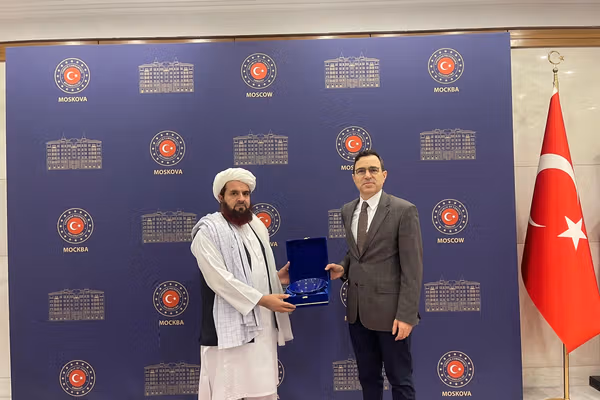 مسکو کې د طالبانو او ترکیې سفیرانو افغان سوداګرو او ناروغانو ته د ویزو پر اسانتیا خبرې کړې