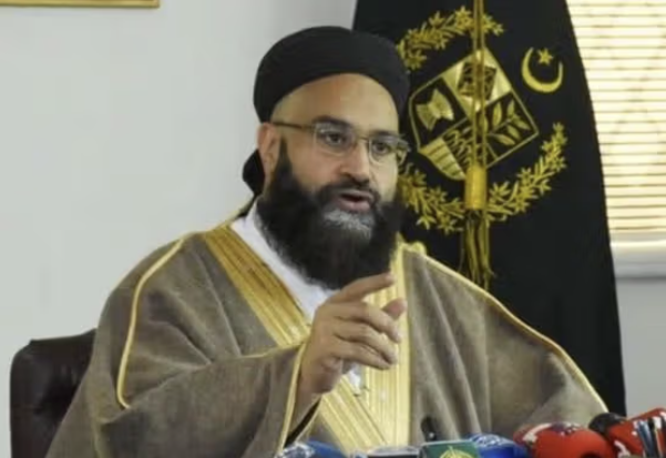 رئيس مجلس علماء باكستان يتهم طالبان الأفغانية بالتورط في الإرهاب