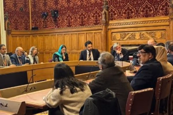 بیانیه پایانی نشست مخالفان طالبان: نظام سیاسی افغانستان باید مبتنی بر رای مردم باشد