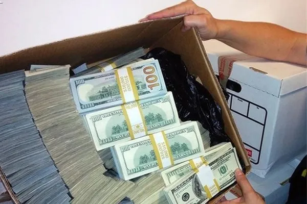 هرات څنګه ایران ته د ډالرو د قاچاق په دروازه بدل شوی دی؟